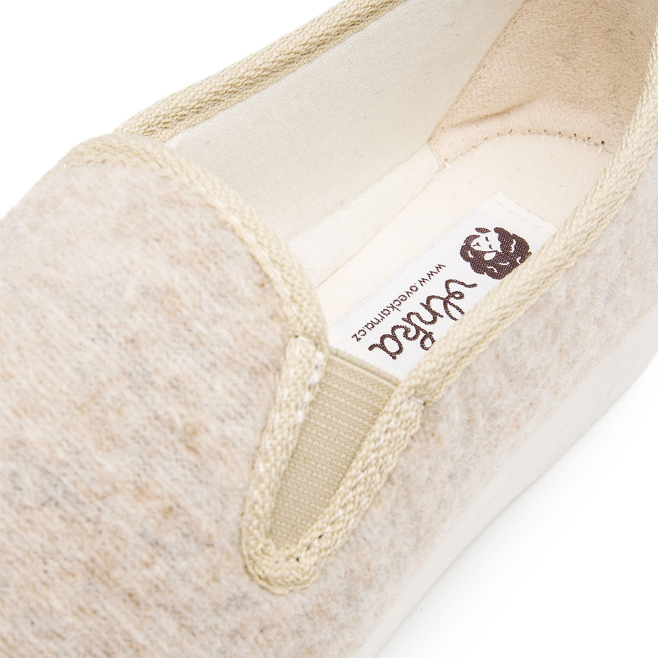 Pantoffels van wolvilt, beige
