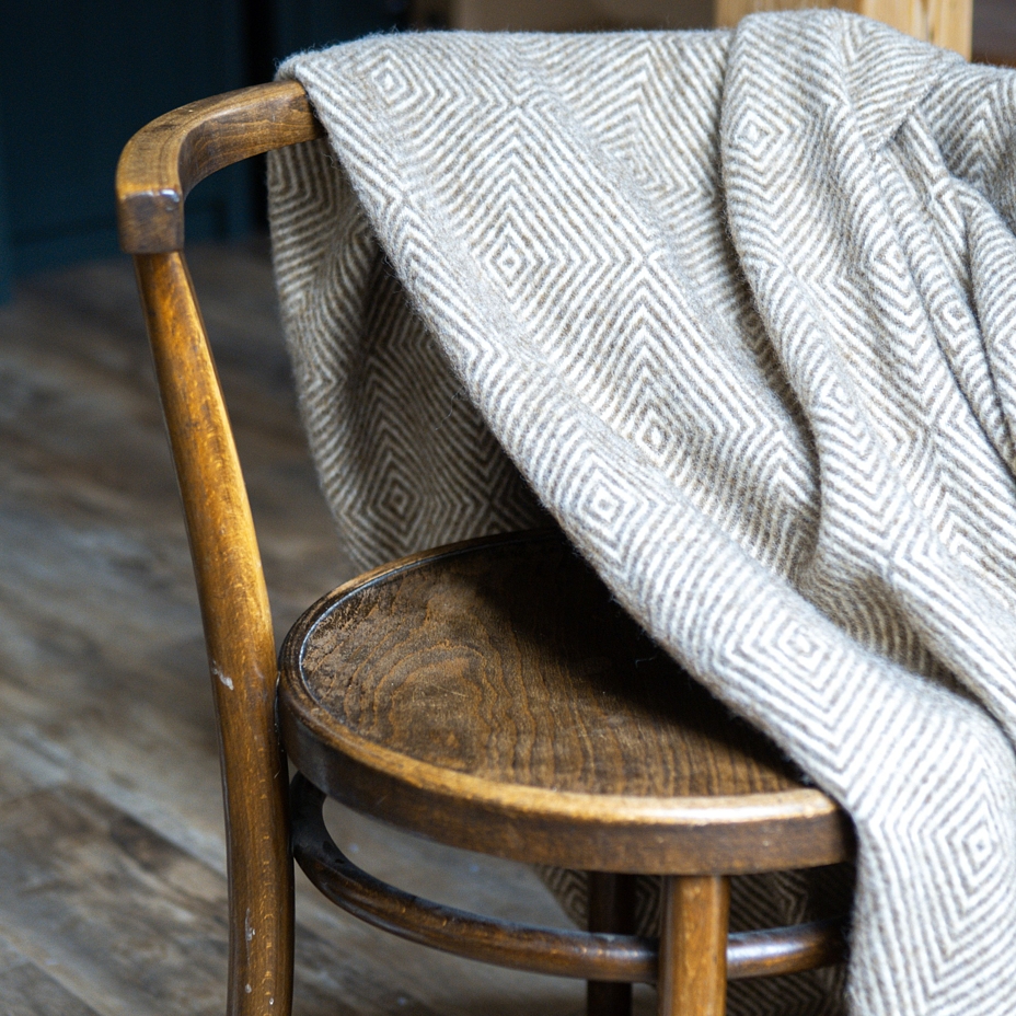 Schapenwol plaid ruit grijs